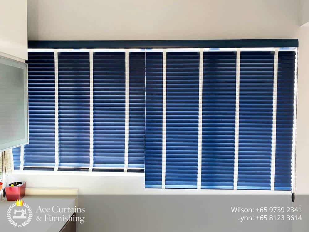 study room blue and white venetian blinds